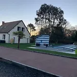 Belle Maison Avec Piscine Chauffee A Partir De Mi Avril Proche De La