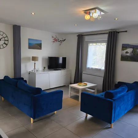 Belle Maison Avec Piscine Chauffee A Partir De Mi Avril Proche De La