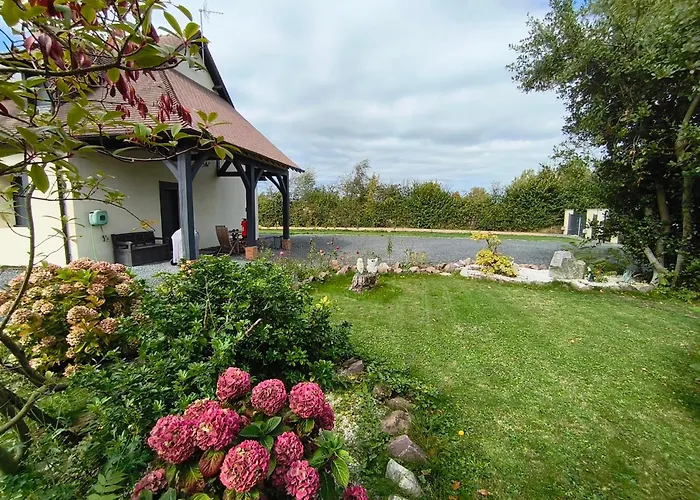 Holiday home Belle Maison Avec Piscine Chauffee A Partir De Mi Avril Proche De La