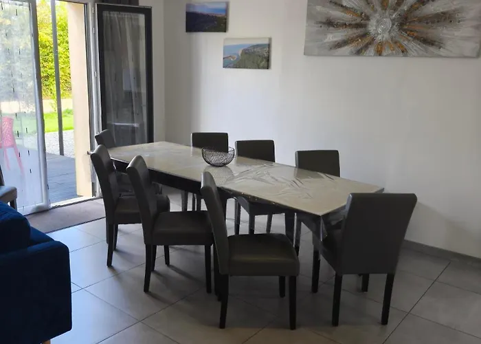 Belle Maison Avec Piscine Chauffee A Partir De Mi Avril Proche De La Auberville