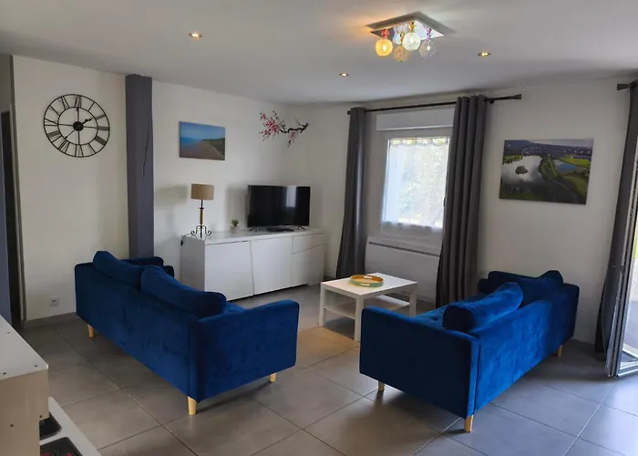 Belle Maison Avec Piscine Chauffee A Partir De Mi Avril Proche De La