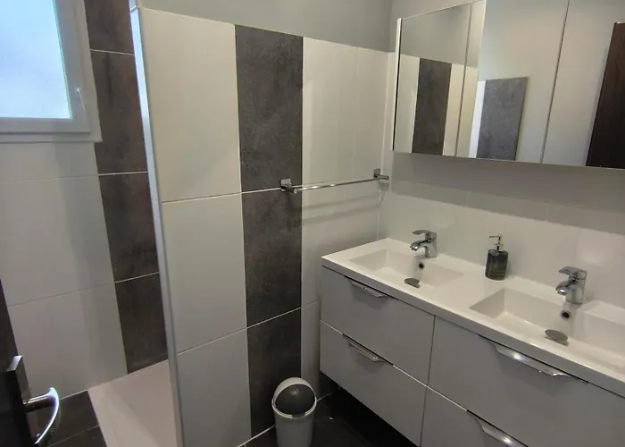 Belle Maison Avec Piscine Chauffee A Partir De Mi Avril Proche De La Auberville