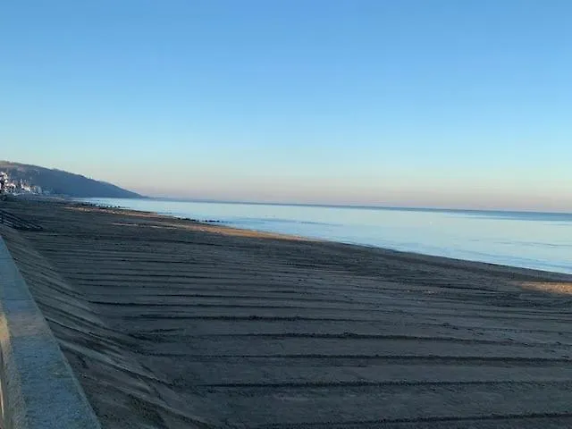 Belle Maison Avec Piscine Chauffee A Partir De Mi Avril Proche De La *