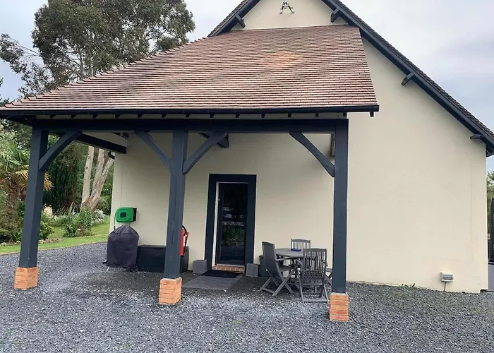 Holiday home Belle Maison Avec Piscine Chauffee A Partir De Mi Avril Proche De La